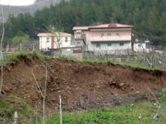 FOTO GALERI/ Rrëshqitja e tokës, “merr me vete” një lagje në Milot