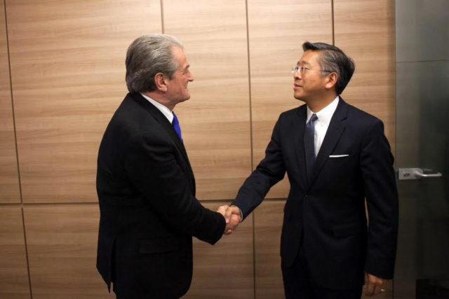 Sali berisha - Donald Lu