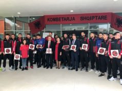 FOTO GALERI/ Kombëtarja e Futbollit vizitë surprizë në Fondacionin “Fëmijët Shqiptarë”