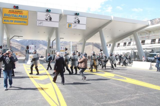 protesta rruga kombit1