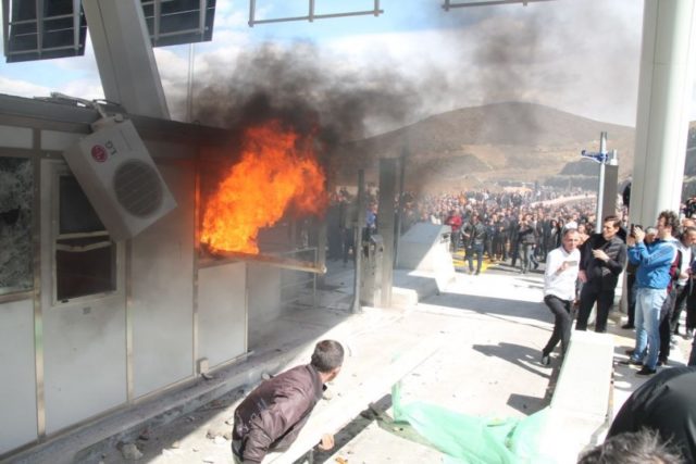 protesta rruga kombit14