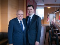 FOTOLAJM/Basha takon ish guvernatorin e Nju Jorkut, Rudy Guliani