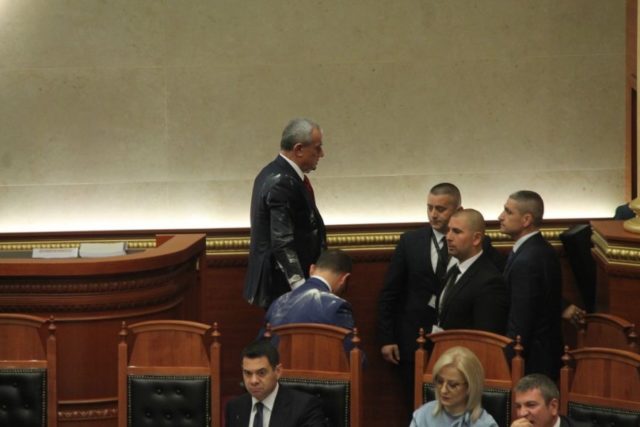 gramoz ruci me miell