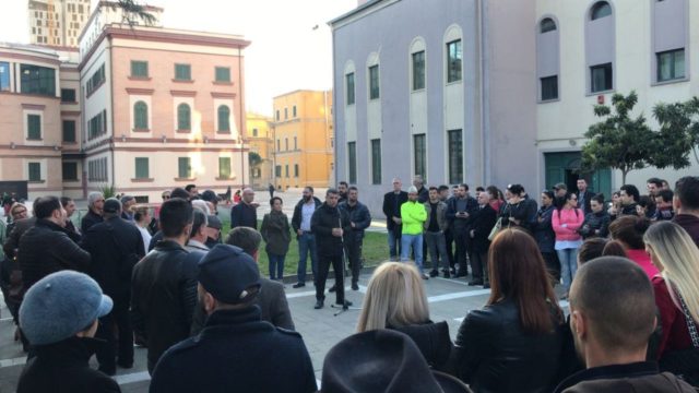 teatri kombetar protesta prill