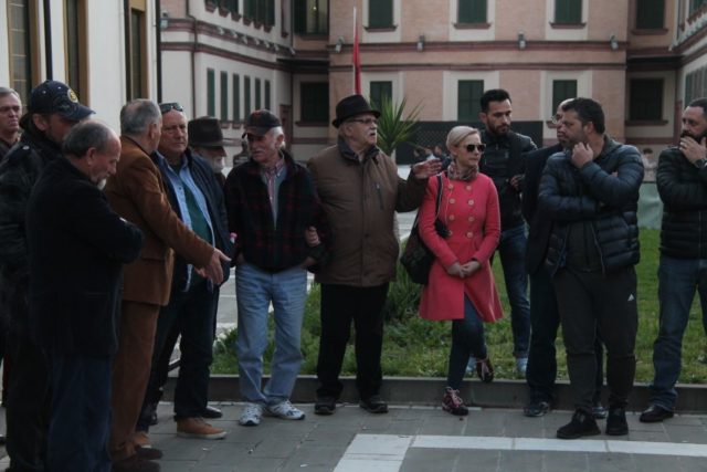 teatri kombetar proteste prill1