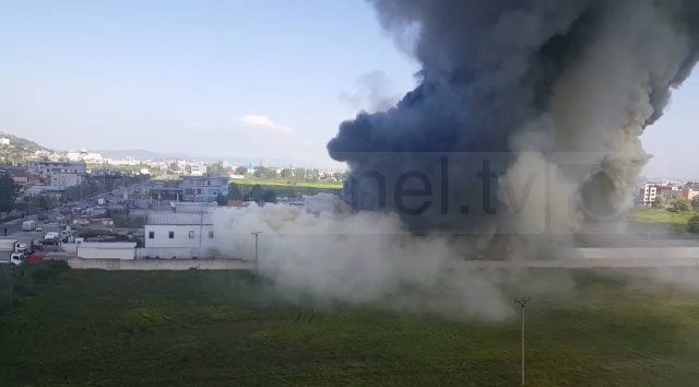 zjarr magazina e riciklimit