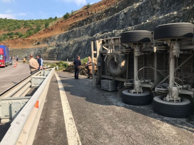 Aksident kamion, rruga kombit3