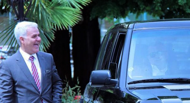 FAtmir Xhafaj duke qeshur