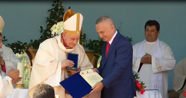 Ilir MEta, dekorim, Ernest Troshani