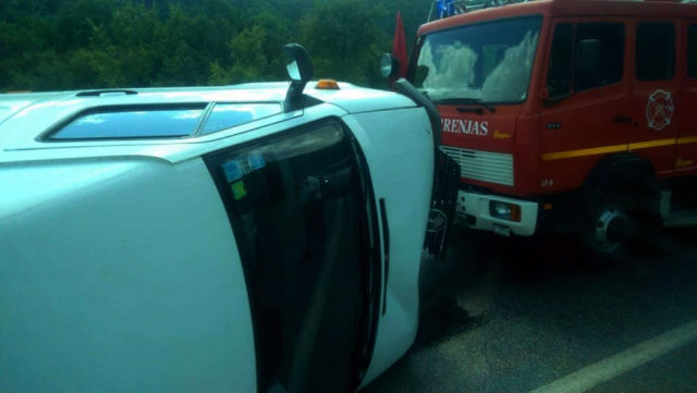 aksident, permbyset furgoni