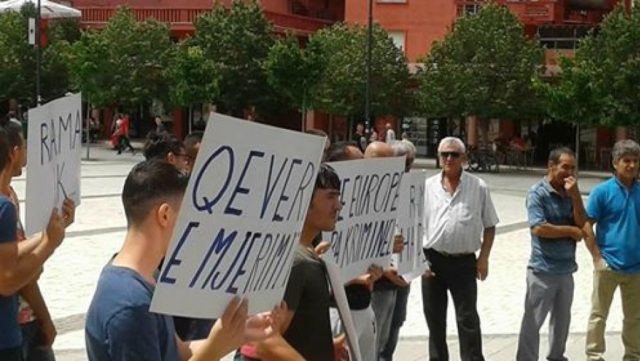 Proteste Lushnje1