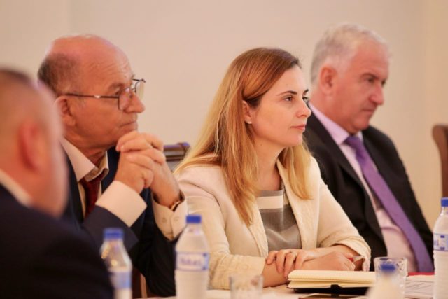 anila trimi me kolege