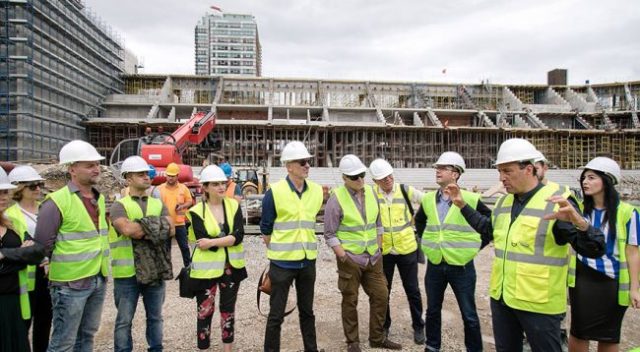 velaij me artistte ne stadium