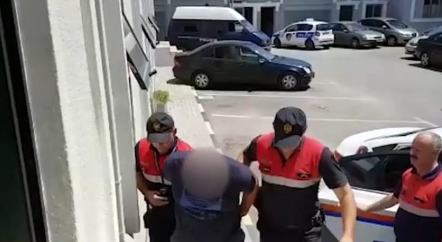 policiaa arrest