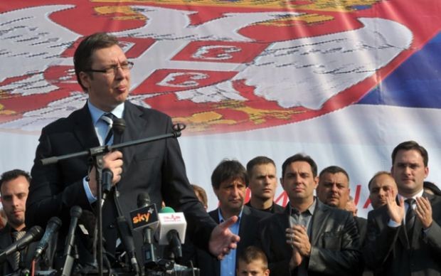 vucic-ne-kosove1-620x388