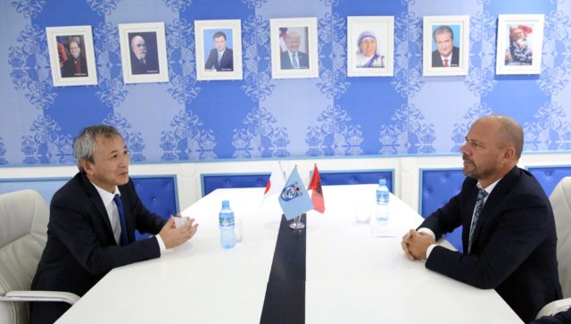 Xhelal Mziu me ambasadorin