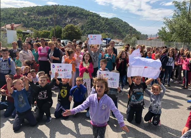 protesta mengel elbasan shkolle