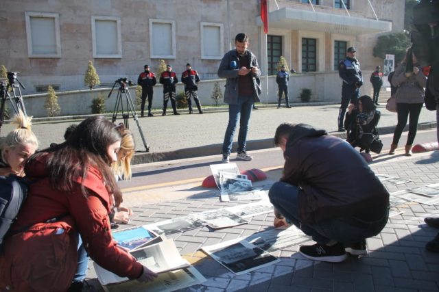 studentet-tek-Kryeministria-3