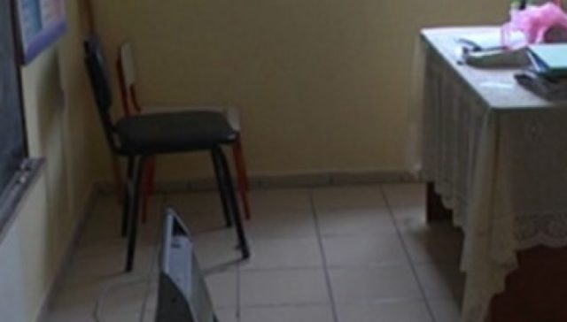 shkolla-pa-ngrohje-nxenesit-eshte-ftohte-srrihet-ne-klase_1455877880-b