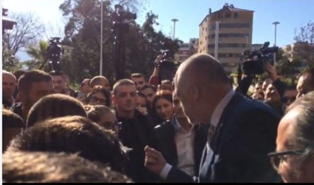 studentet-1-protesta-Vlore2