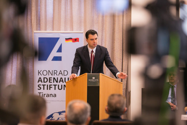 AE1BF72E-2688-4ED5-B7E6-5705E2CB62CA