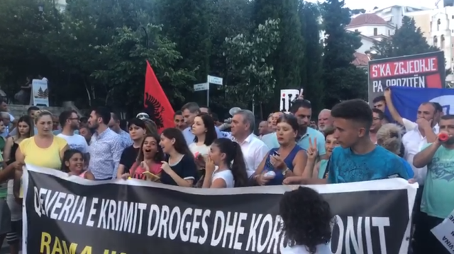 sarande proteste opozita