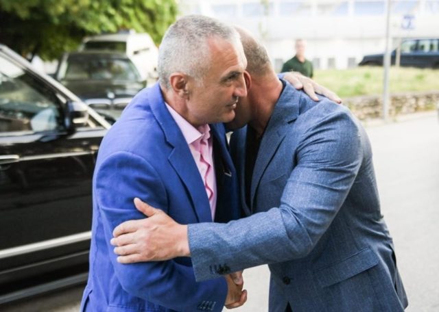 63C442A8-2FC1-4086-BE77-9FBDB59FFFD4