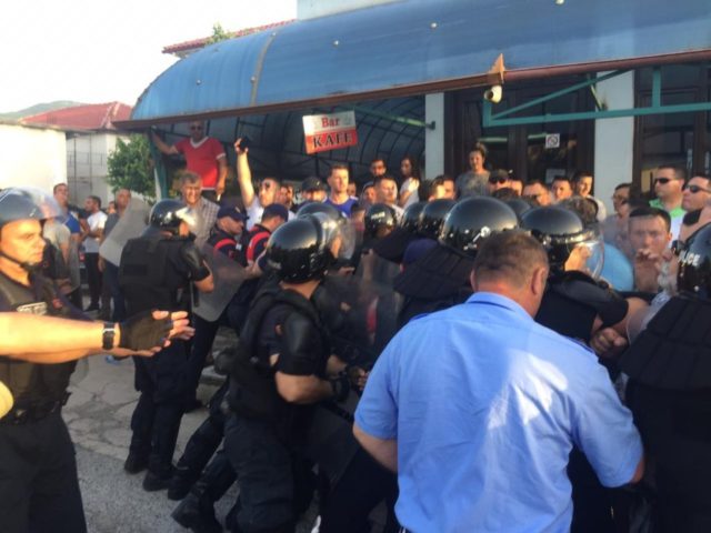 protesta-ne-librazhd-1024x768