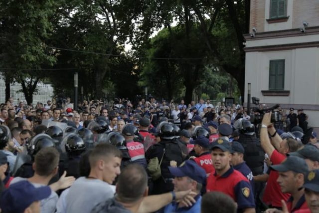 protesta-teatri-4-675x450