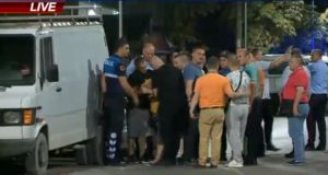 Policia jep inicialet e atentatorit te dyshuar, nena w Santiagos, perballja dramatike me trupin e te birit