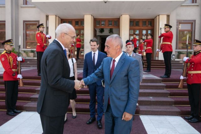 C684FBB8-A7AB-4E85-9C4B-C198273916CC