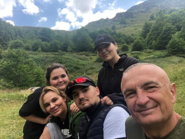 meta dhe familja ne prevalle