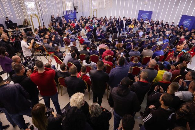 03B2A9C8-2DE2-4171-88E8-097BCC5FA93B