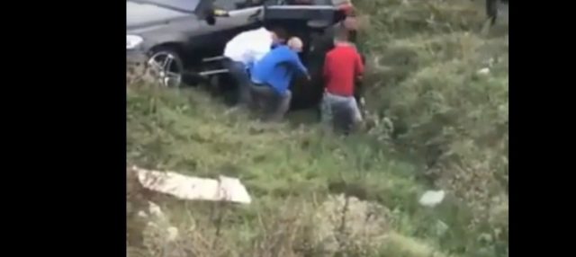 arjan ndoj nxirret nga makina 2