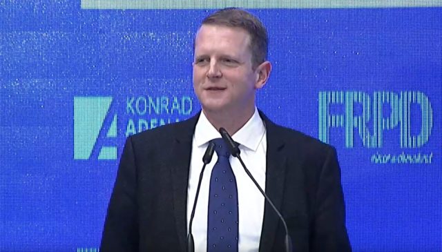 7D450C09-35B6-4275-95B1-9D0BCAF11DCD