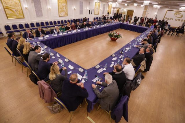 tryeza takimi me mediat