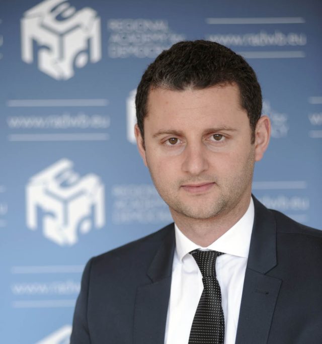 34060BE0-143B-431A-B39D-6D819D4E23AB