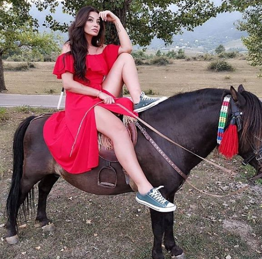 E7A59821-DC39-4704-8A5B-04A33B2E7B29