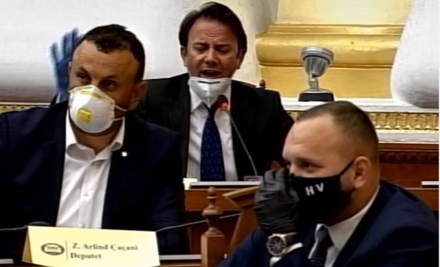 parlament opozita re mask