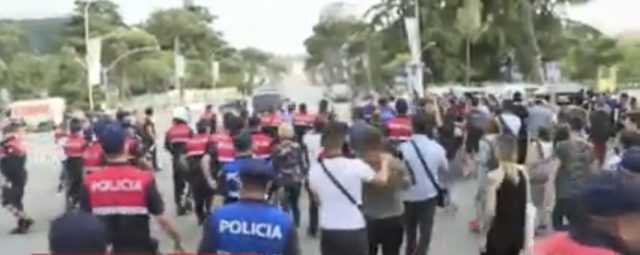 8F4A9556-0107-49C8-BF8B-0704F5404A4A