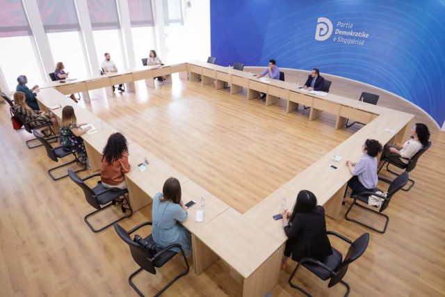 04ABD2CC-4D5E-4F10-B38C-91477DC47446