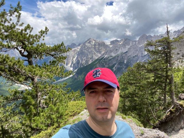 5637117E-3327-42D6-8654-CF6FFA2C2CD9