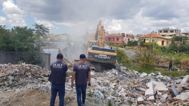 7A04F87C-23AC-4E69-B425-99A63E08DE43