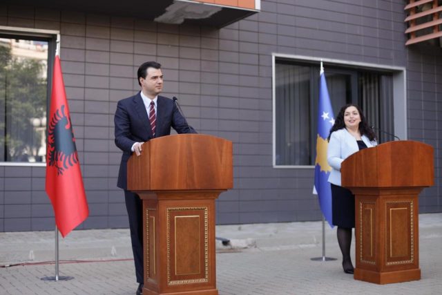 2E2C3D80-63E0-4BDF-AA6E-FA5C224AE37B