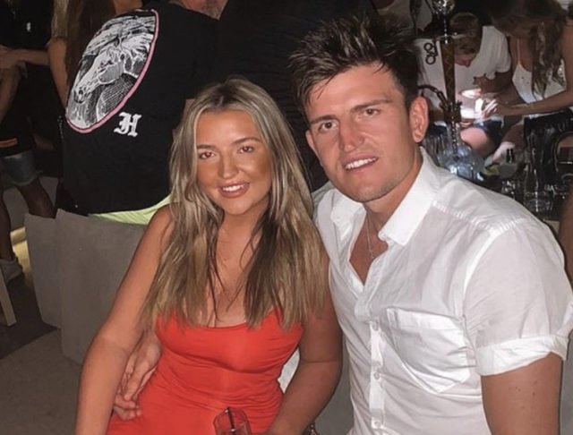 GREQI, MYKONOS/ Bie akuza per perdhunimin nga shqiptaret te motres se yllit britanik te futbollit