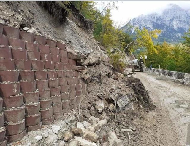 E8A55D39-16D4-4238-8645-980601215686