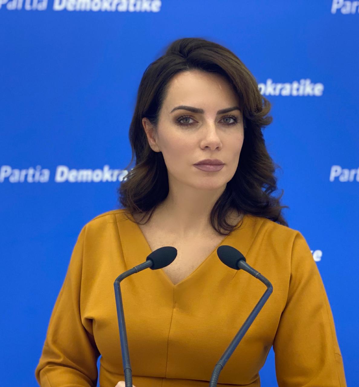 Grida Duma: Nuk mund të qeveriset me një injorant në krye | Droni.al