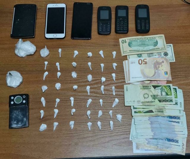 TIRANE/ Kapet me dozat e kokaines gati per shitje