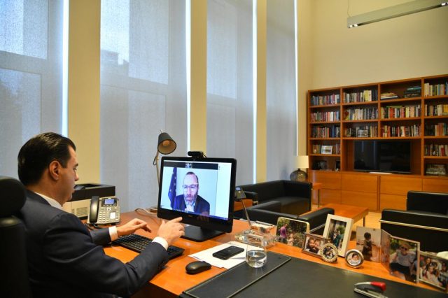 3D1E9F4B-BF24-4C6C-B25F-6F0EB01979F6