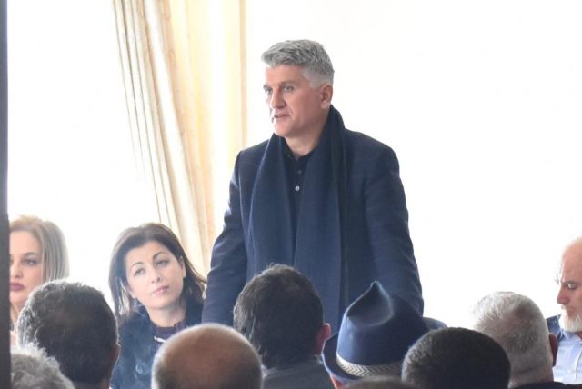 56C49F57-19D0-4F9E-B0AE-7D358CDE717A